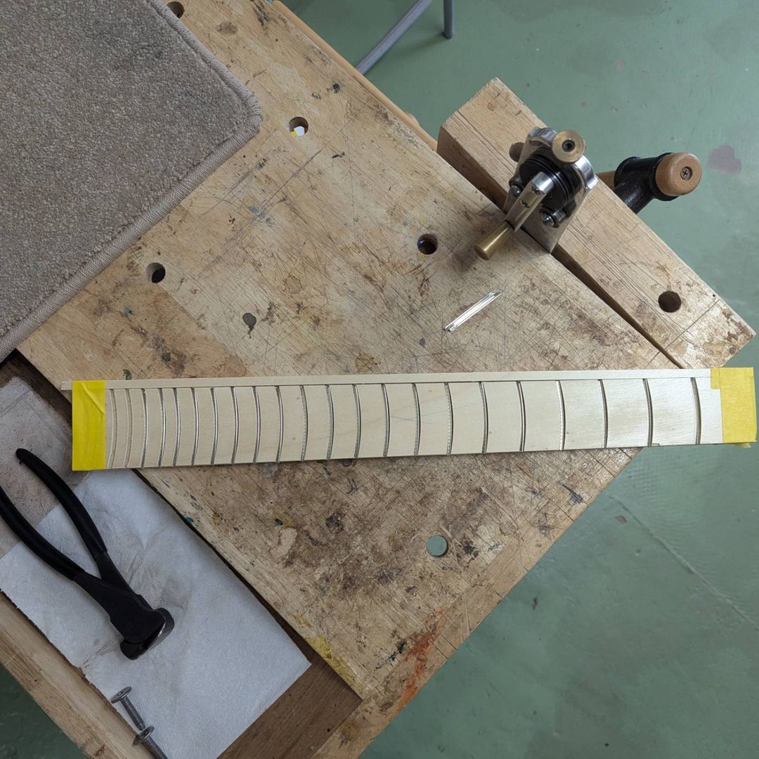 I always wanted to make a jig for cutting my frets at an exact size... And now it's done... Thank you Dave @theboatyardguitar...